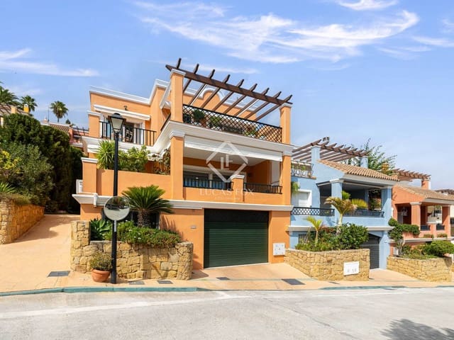4 Zimmer Villa zu verkaufen in Nueva Andalucia, Marbella mit Pool Garage - 890.000 € (Ref: 8987193)