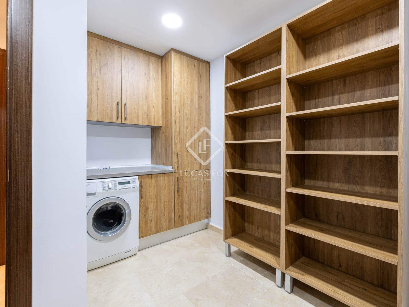 4 Zimmer Villa zu verkaufen in Nueva Andalucia mit Pool Garage - 890.000 € (Ref: 8987193)