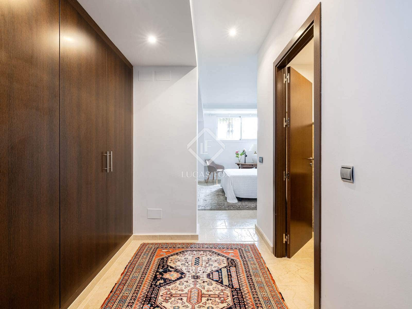 4 Zimmer Villa zu verkaufen in Nueva Andalucia mit Pool Garage - 890.000 € (Ref: 8987193)