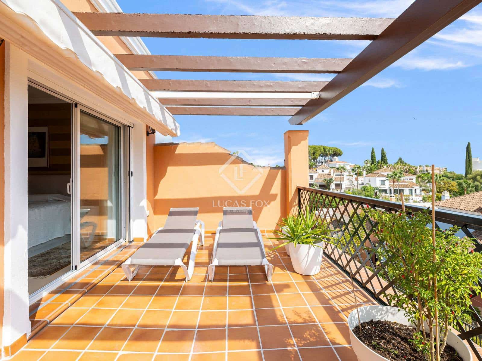 4 Zimmer Villa zu verkaufen in Nueva Andalucia mit Pool Garage - 890.000 € (Ref: 8987193)