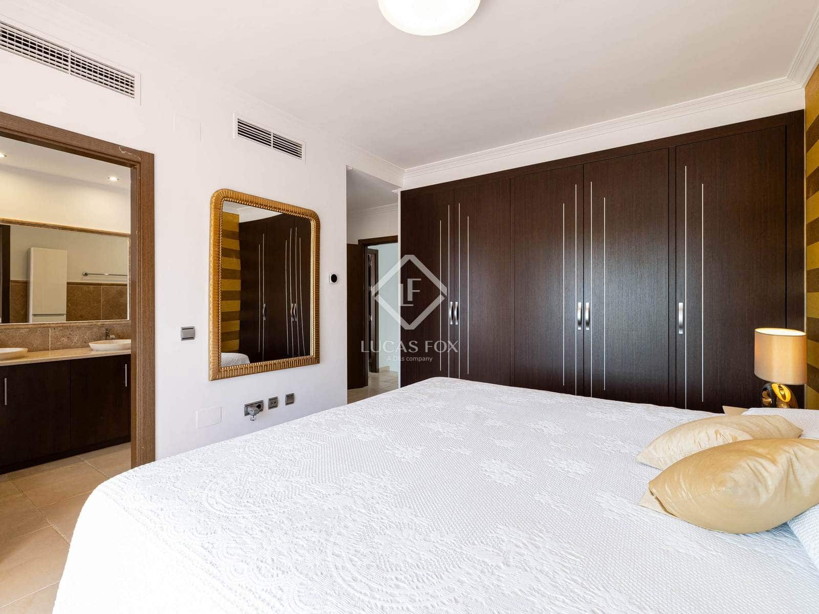 4 Zimmer Villa zu verkaufen in Nueva Andalucia mit Pool Garage - 890.000 € (Ref: 8987193)