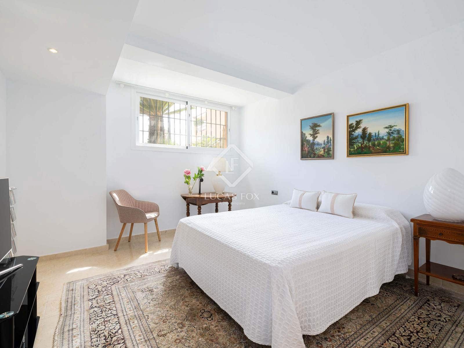 4 Zimmer Villa zu verkaufen in Nueva Andalucia mit Pool Garage - 890.000 € (Ref: 8987193)