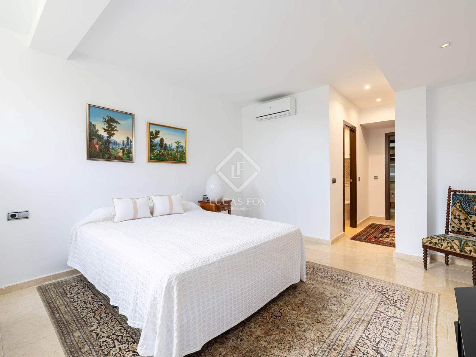 4 Zimmer Villa zu verkaufen in Nueva Andalucia mit Pool Garage - 890.000 € (Ref: 8987193)