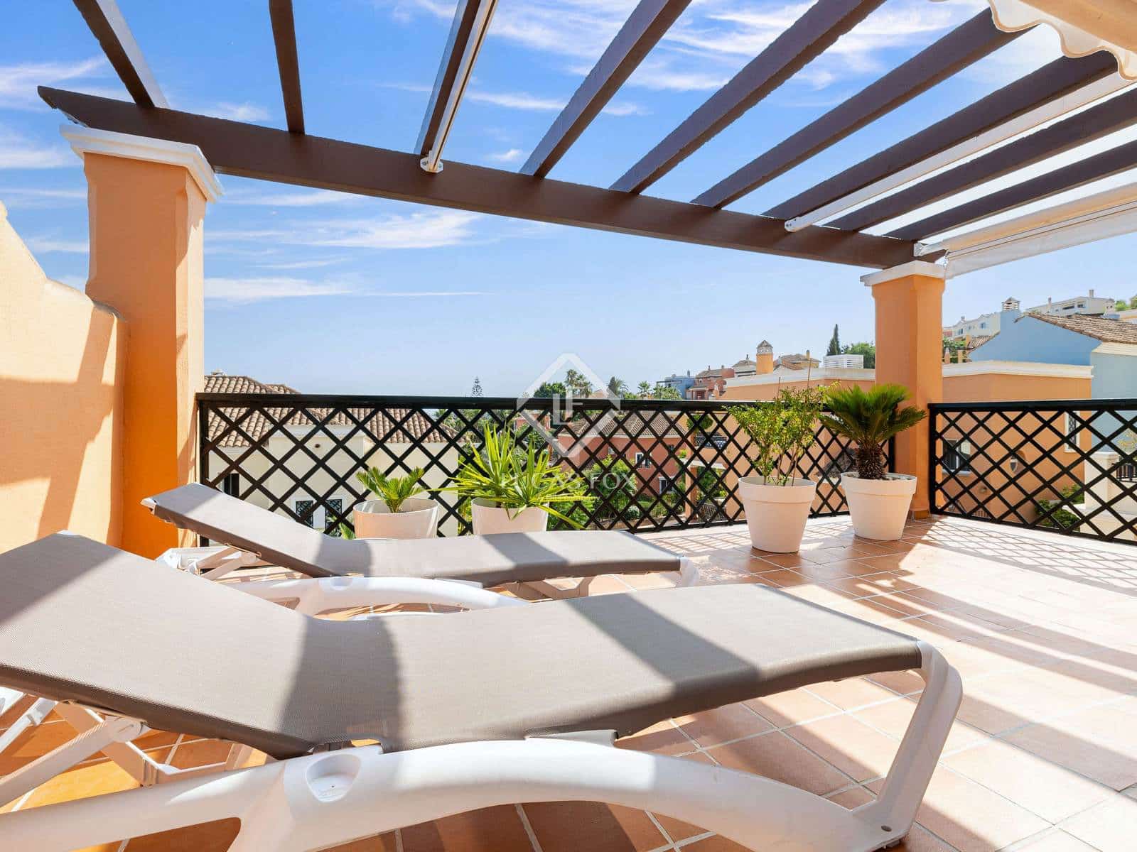 4 Zimmer Villa zu verkaufen in Nueva Andalucia mit Pool Garage - 890.000 € (Ref: 8987193)