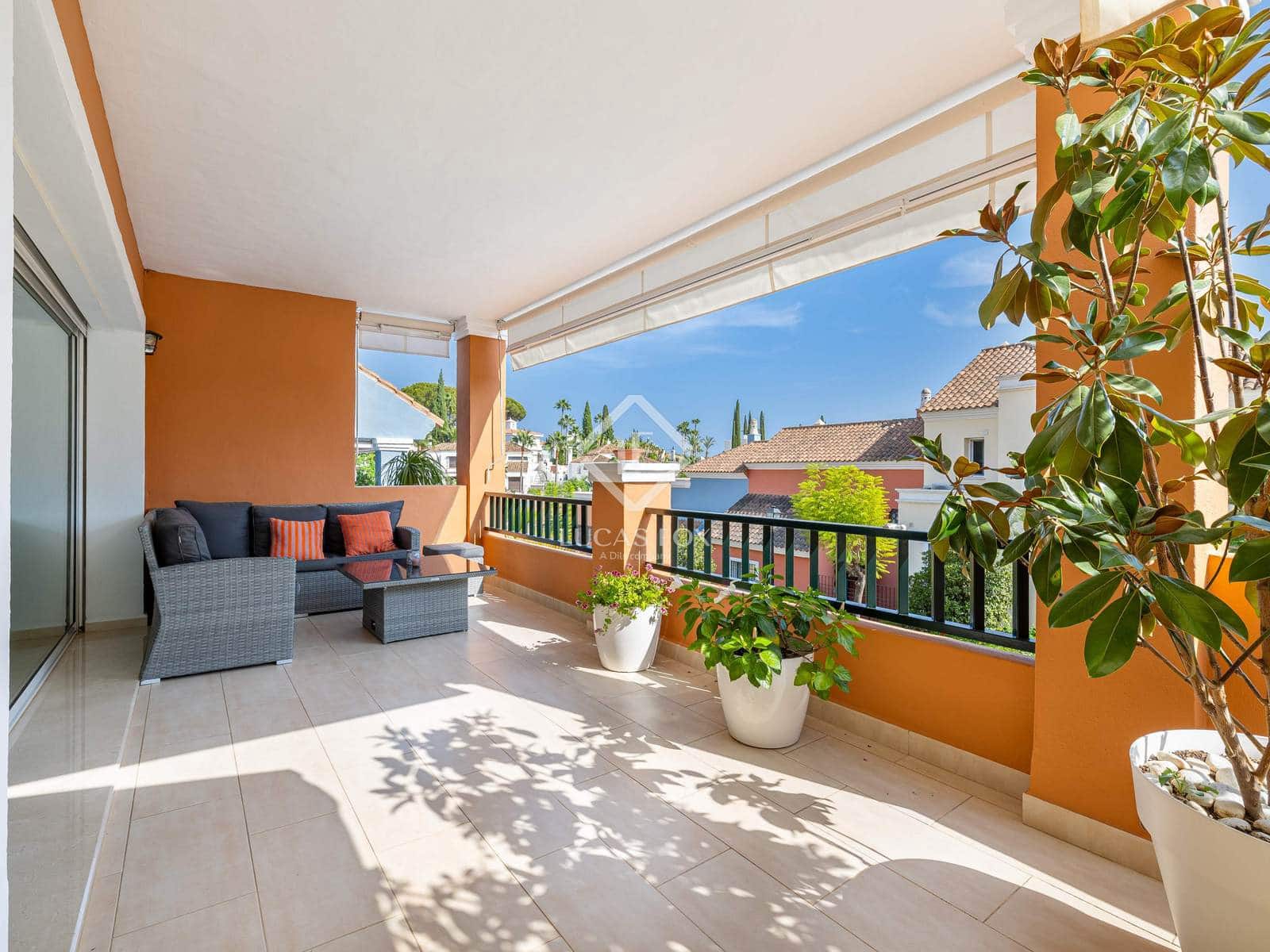 4 Zimmer Villa zu verkaufen in Nueva Andalucia mit Pool Garage - 890.000 € (Ref: 8987193)