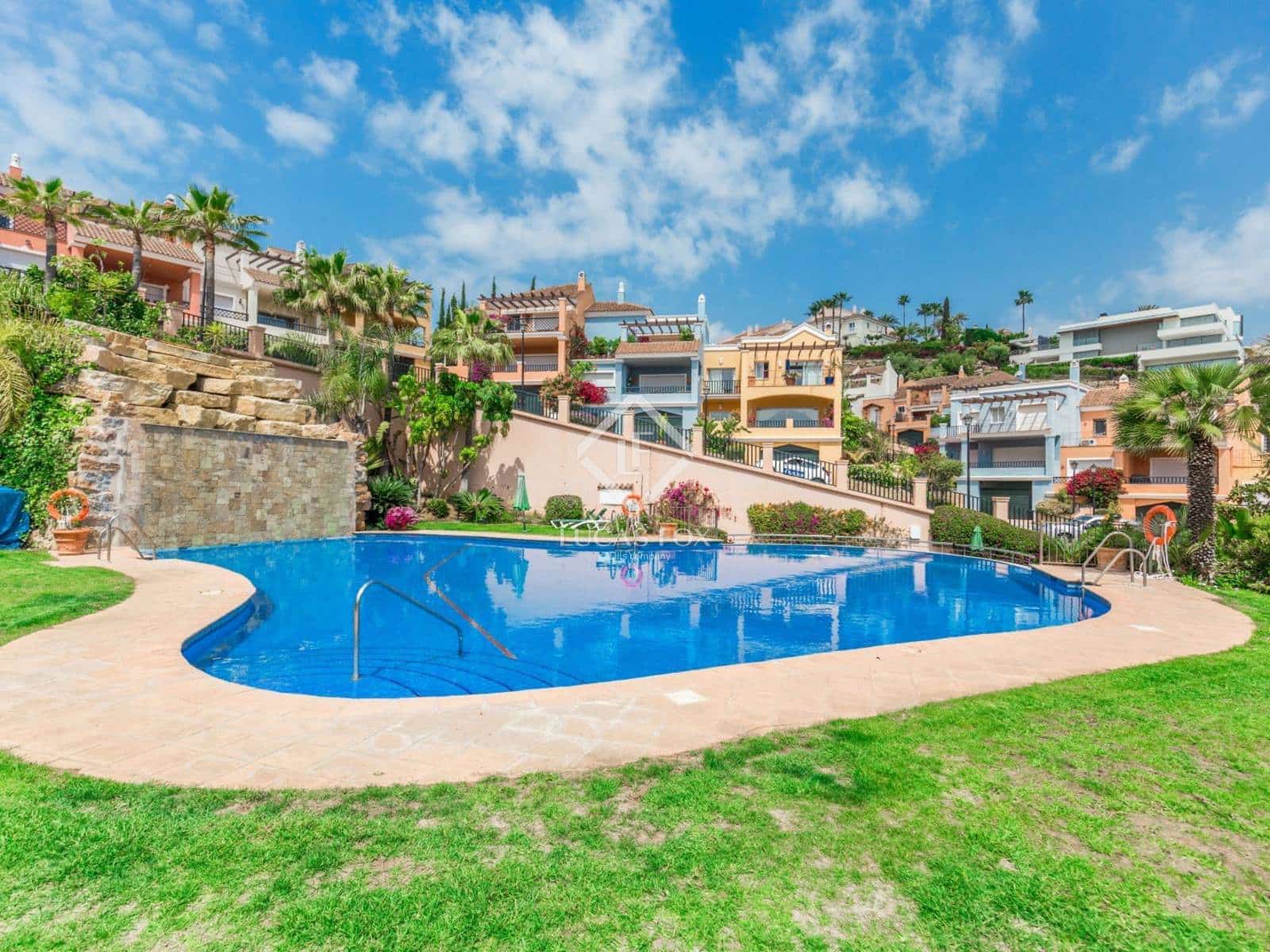 4 Zimmer Villa zu verkaufen in Nueva Andalucia mit Pool Garage - 890.000 € (Ref: 8987193)