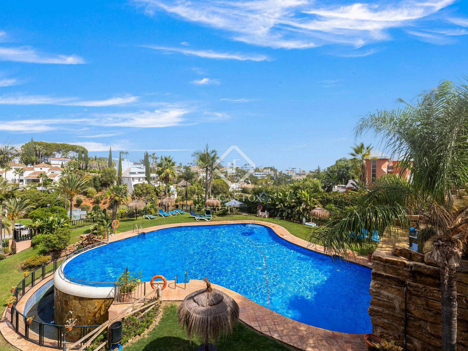 4 Zimmer Villa zu verkaufen in Nueva Andalucia mit Pool Garage - 890.000 € (Ref: 8987193)