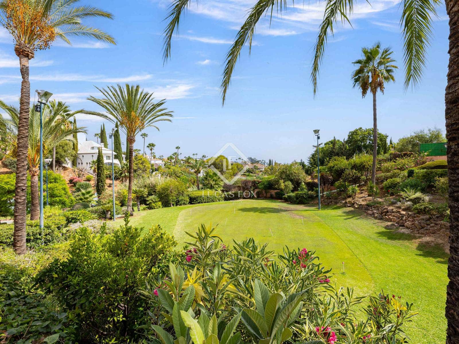 4 Zimmer Villa zu verkaufen in Nueva Andalucia mit Pool Garage - 890.000 € (Ref: 8987193)