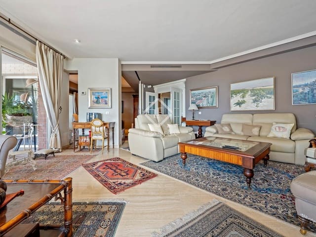 4 bedroom Apartment for sale in Tarragona city with pool garage - € 890,000 (Ref: 8987339)