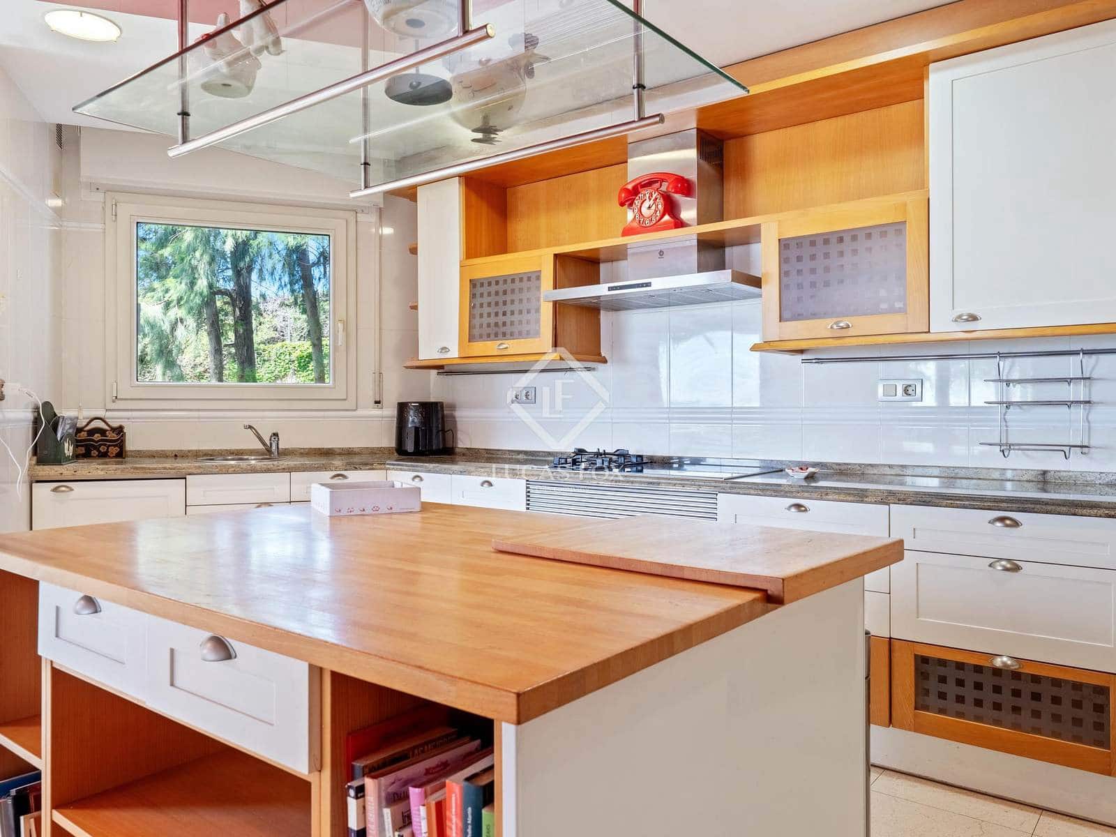 4 bedroom Apartment for sale in Tarragona city with pool garage - € 890,000 (Ref: 8987339)