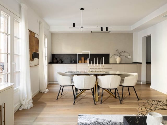 3 bedroom Apartment for sale in Barcelona city with pool - € 720,000 (Ref: 8988862)