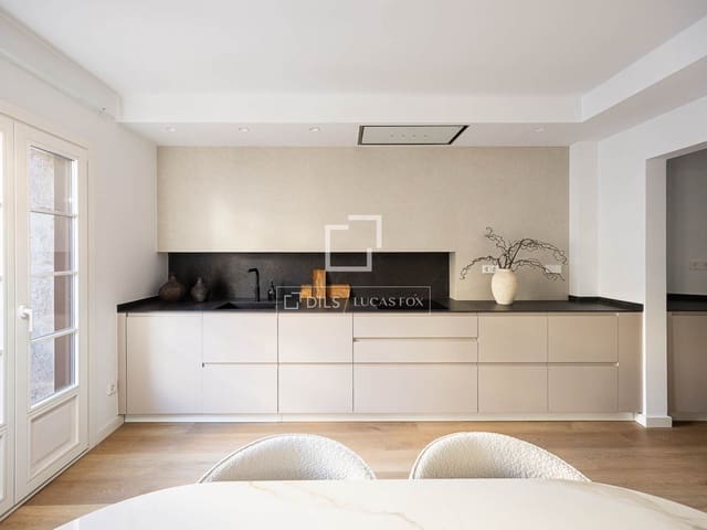 3 bedroom Apartment for sale in Barcelona city with pool - € 720,000 (Ref: 8988862)