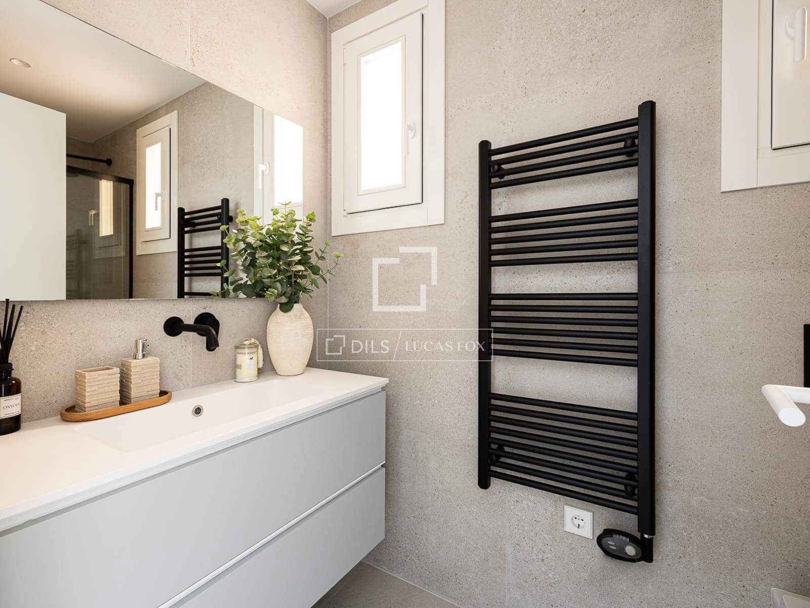 3 bedroom Apartment for sale in Barcelona city with pool - € 770,000 (Ref: 8988863)