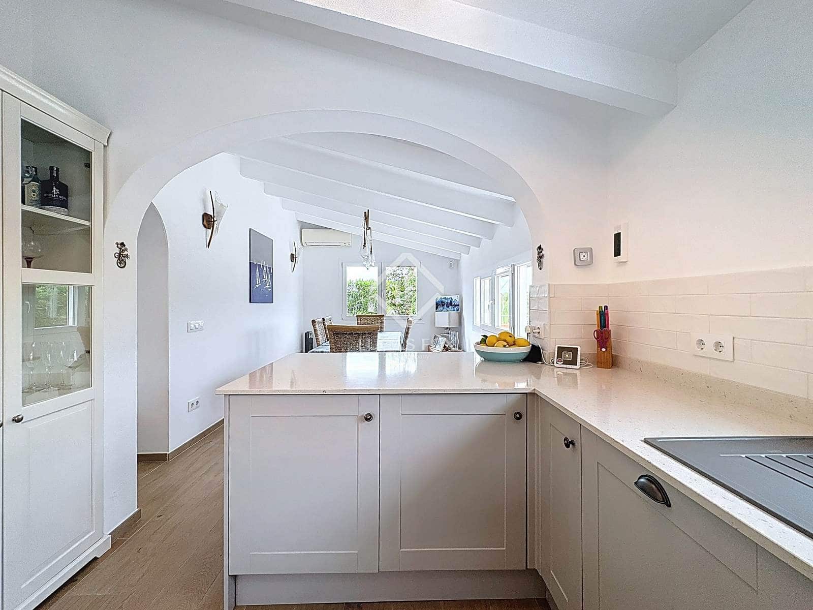 3 soveværelse Finca/Landehus til salg i San Luis / Sant Lluis med swimmingpool garage - € 990.000 (Ref: 9001925)