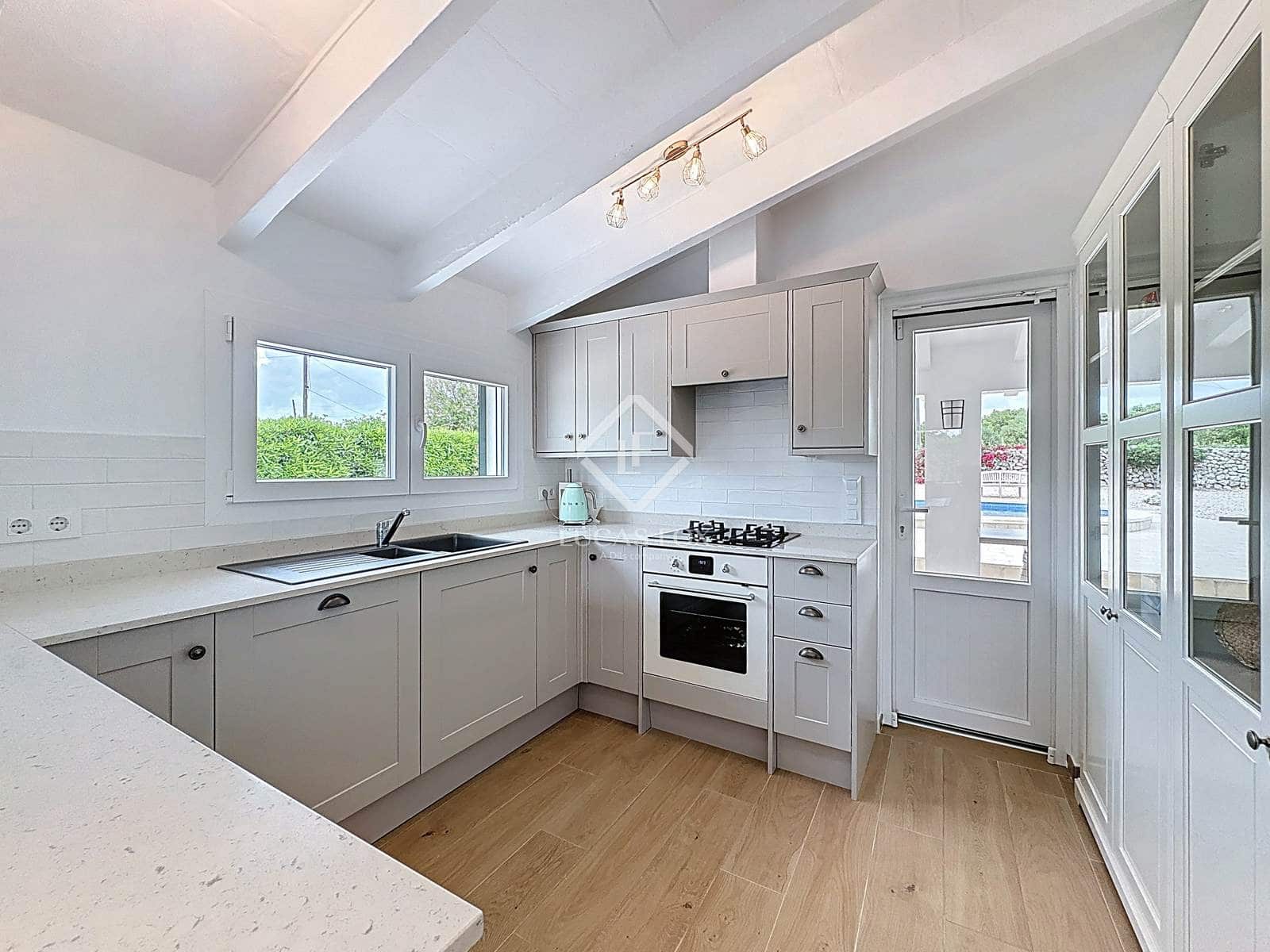 3 soveværelse Finca/Landehus til salg i San Luis / Sant Lluis med swimmingpool garage - € 990.000 (Ref: 9001925)