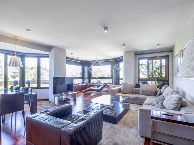 5 bedroom Apartment for sale in Valencia city with garage - € 1,350,000 (Ref: 9003482)