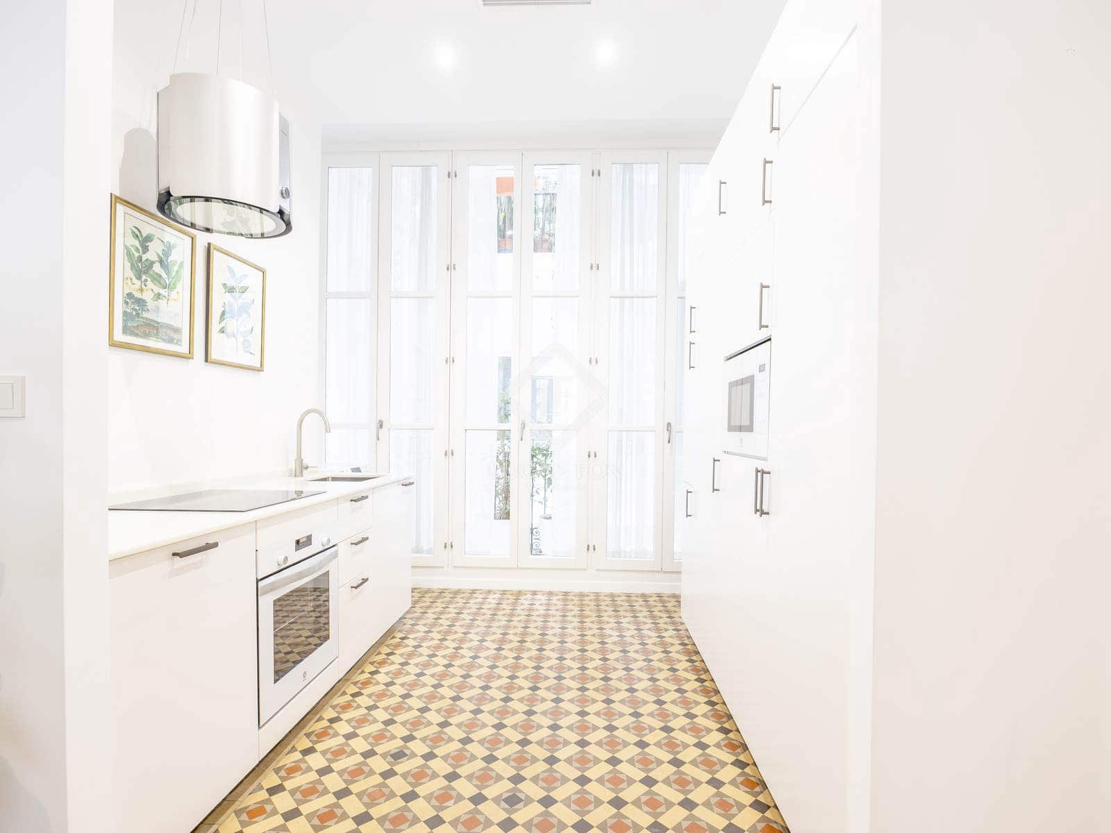 3 bedroom Apartment for rent in Valencia city - € 5,000 (Ref: 9004625)