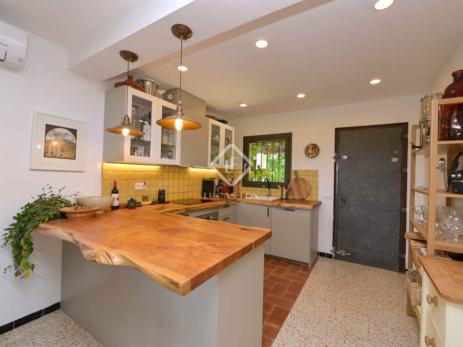 4 bedroom Villa for sale in Santa Cristina d'Aro - € 595,000 (Ref: 9009964)