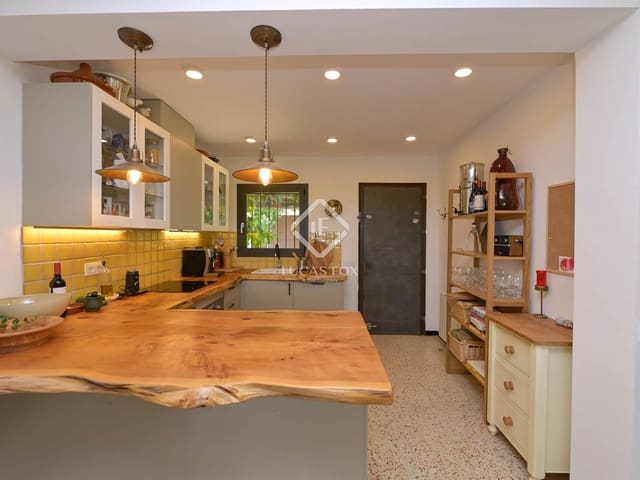 4 makuuhuone Huvila myytävänä paikassa Santa Cristina d'Aro - 595 000 € (Ref: 9009964)