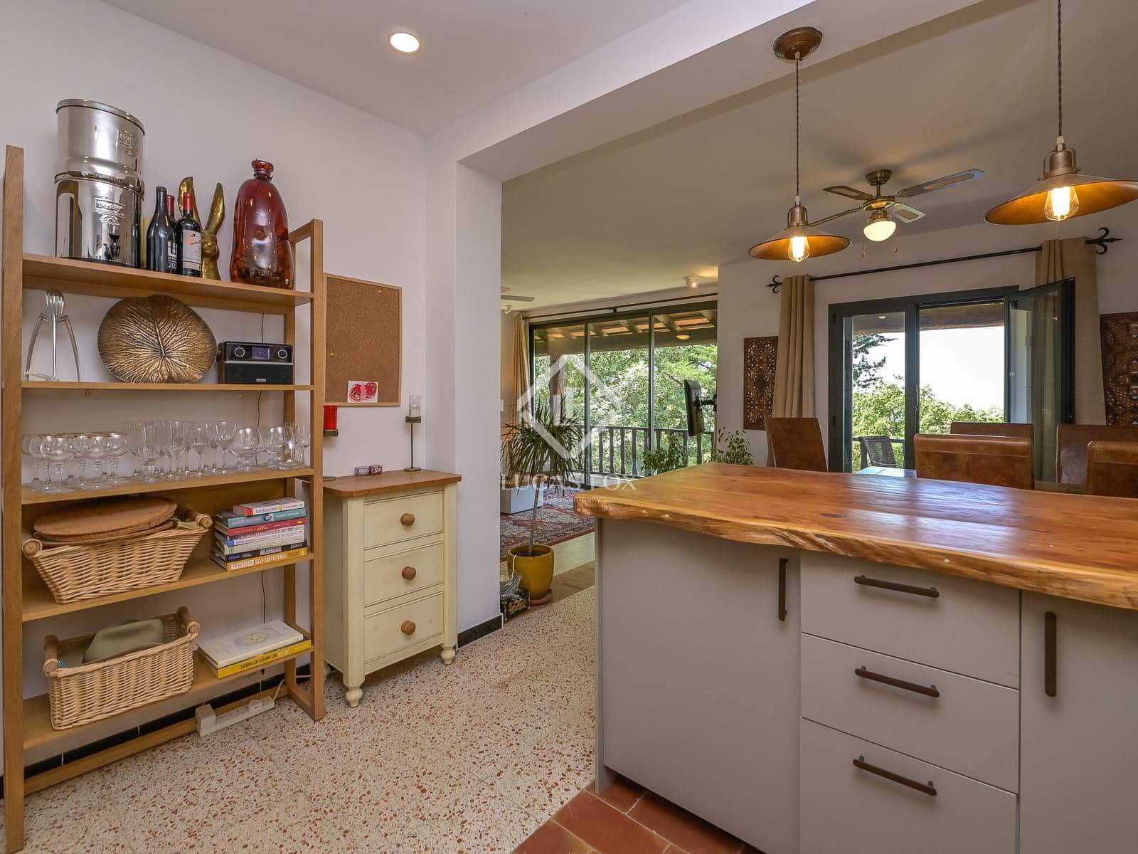 4 bedroom Villa for sale in Santa Cristina d'Aro - € 595,000 (Ref: 9009964)