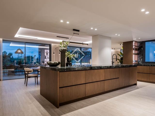 6 sypialnia Willa na sprzedaż w Marbella z basenem garażem - 3 975 000 € (Ref: 9013010)