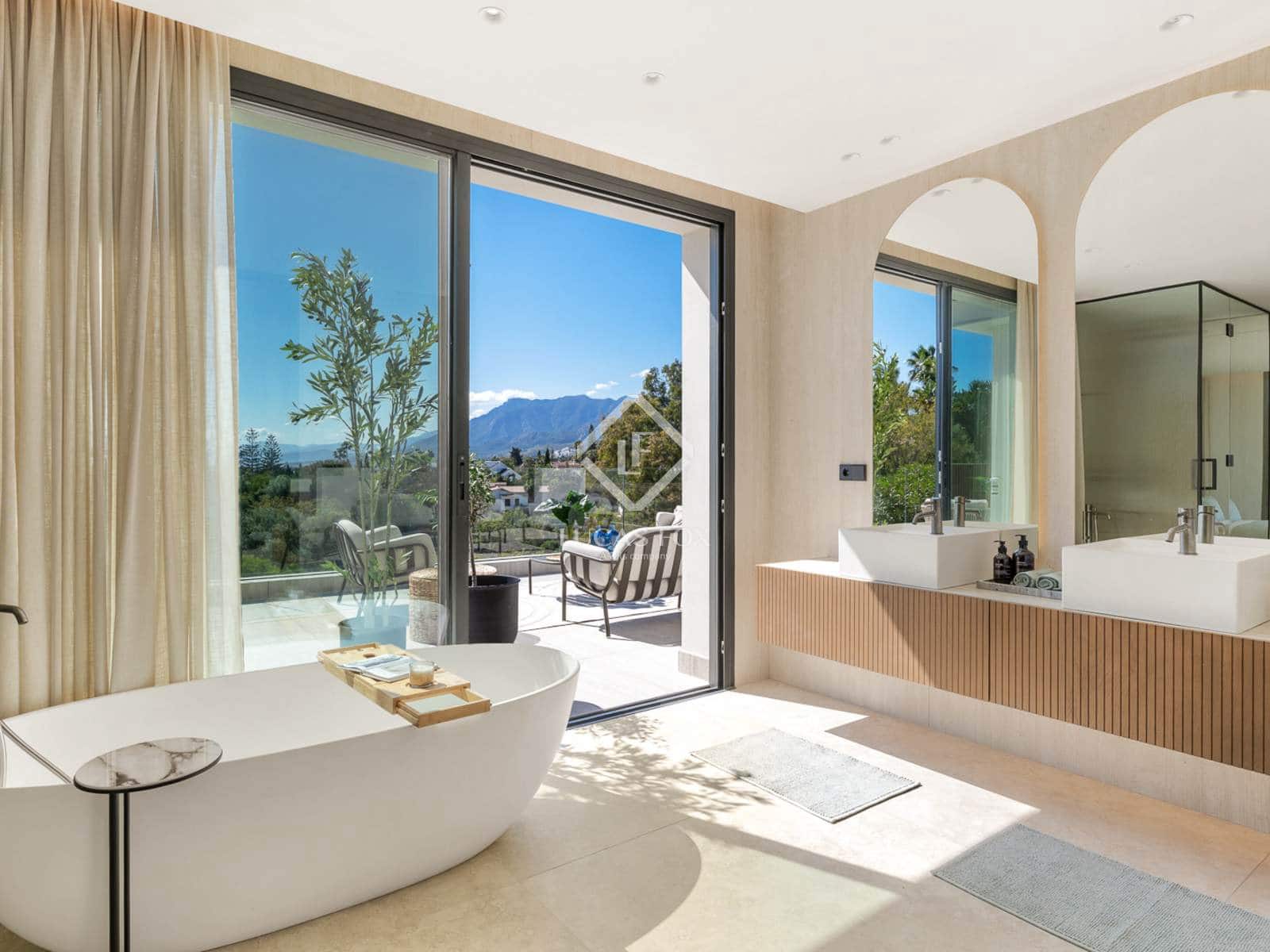 6 sypialnia Willa na sprzedaż w Marbella z basenem garażem - 3 975 000 € (Ref: 9013010)