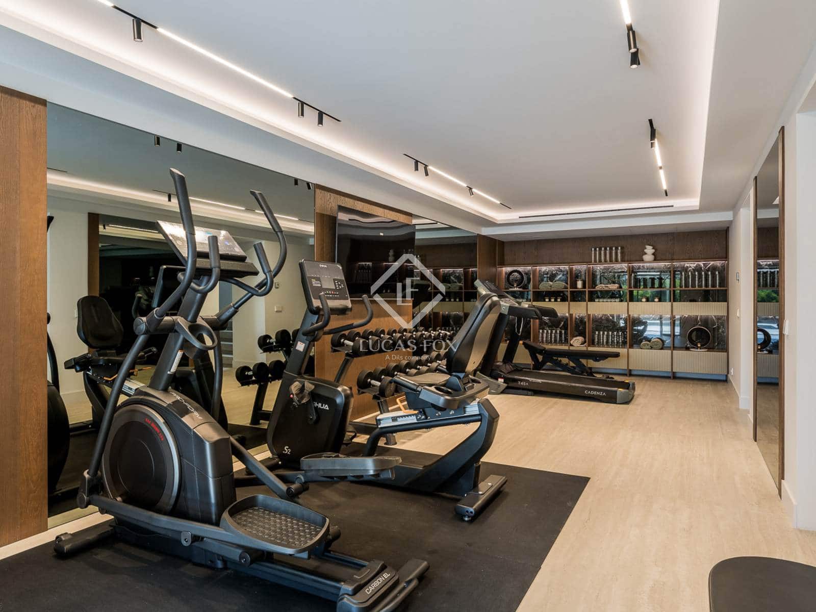 6 sypialnia Willa na sprzedaż w Marbella z basenem garażem - 3 975 000 € (Ref: 9013010)