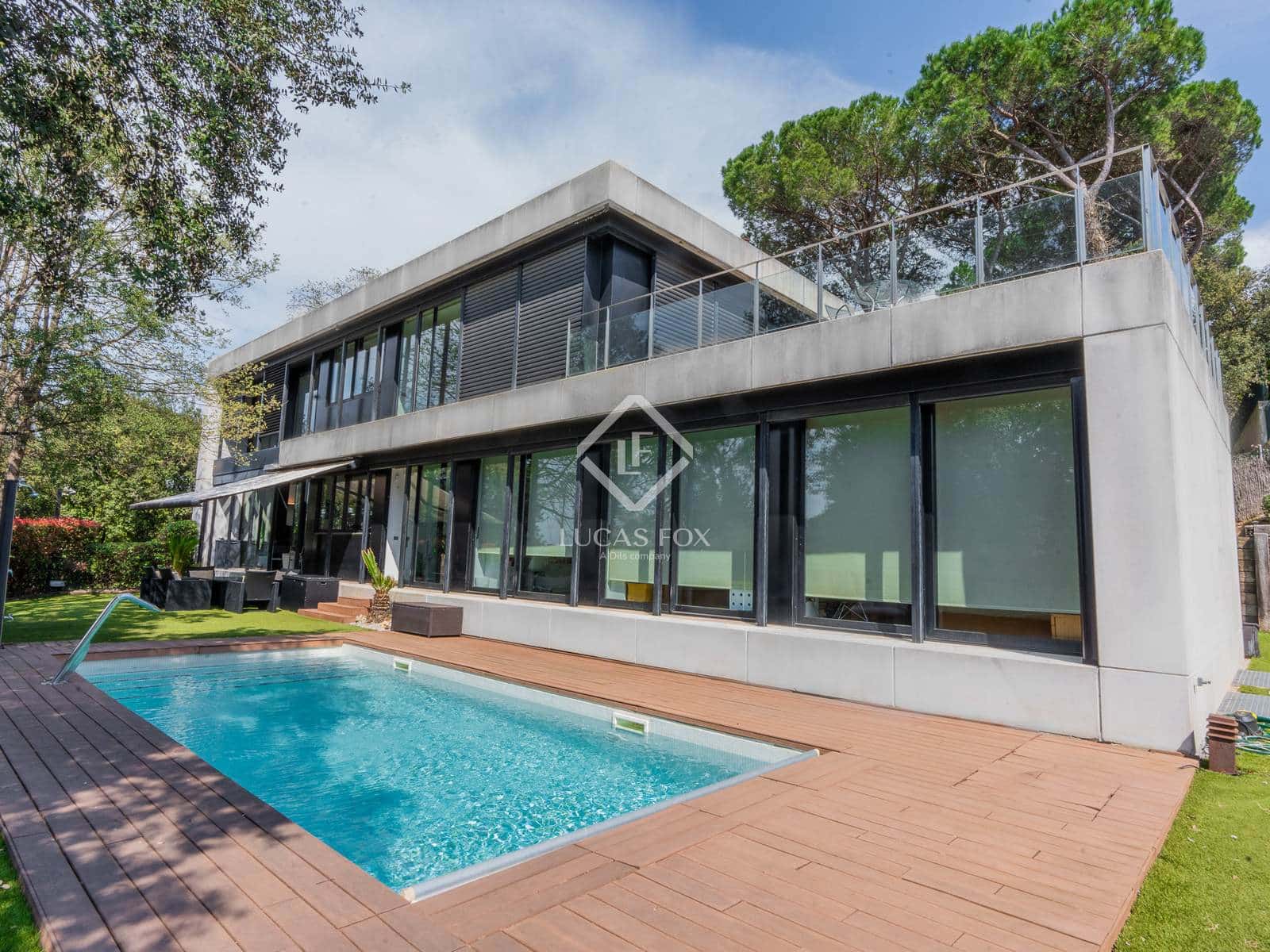 5 soveværelse Villa til salg i Girona by med swimmingpool garage - € 1.750.000 (Ref: 9013011)