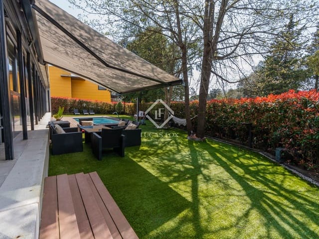 5 bedroom Villa for sale in Girona city with pool garage - € 1,750,000 (Ref: 9013011)