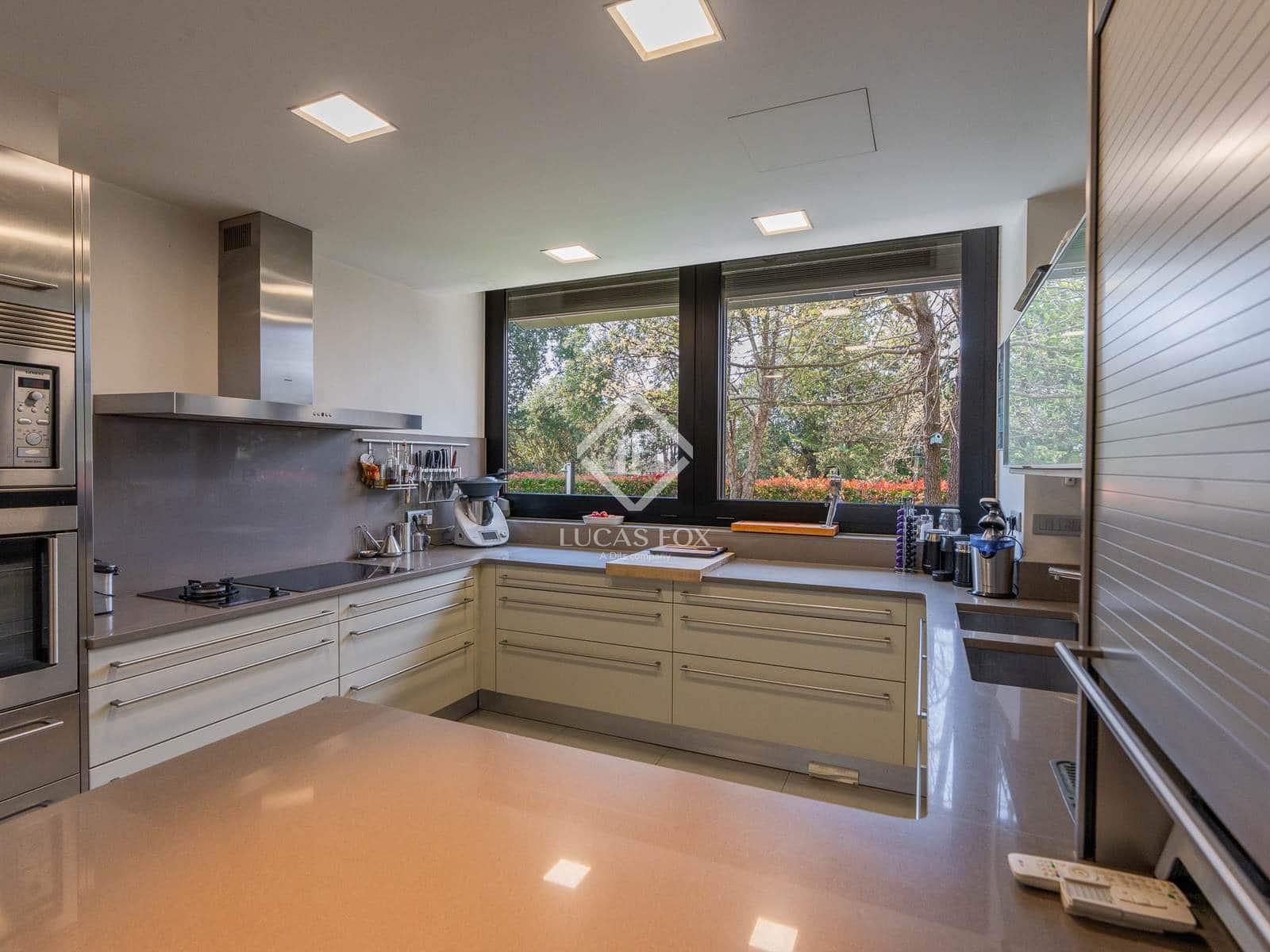 5 soveværelse Villa til salg i Girona by med swimmingpool garage - € 1.750.000 (Ref: 9013011)