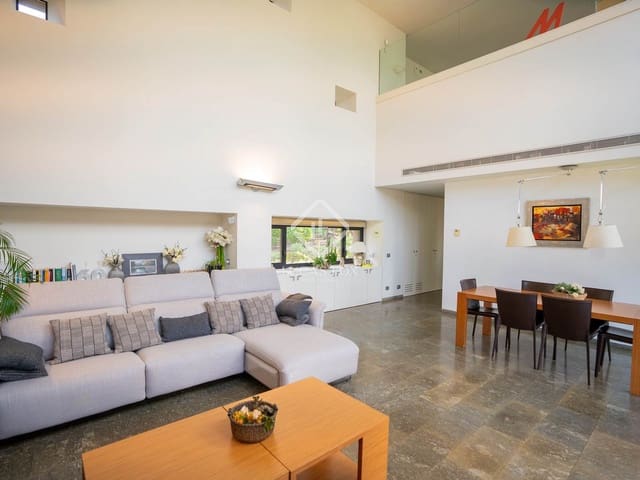 5 bedroom Villa for sale in Girona city with pool garage - € 1,750,000 (Ref: 9013011)