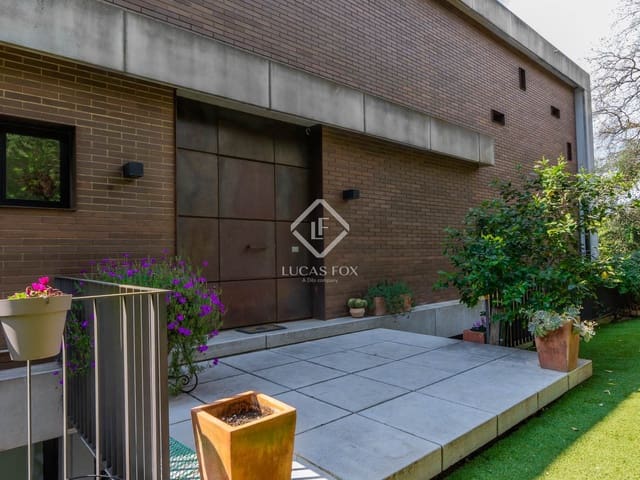 5 bedroom Villa for sale in Girona city with pool garage - € 1,750,000 (Ref: 9013011)