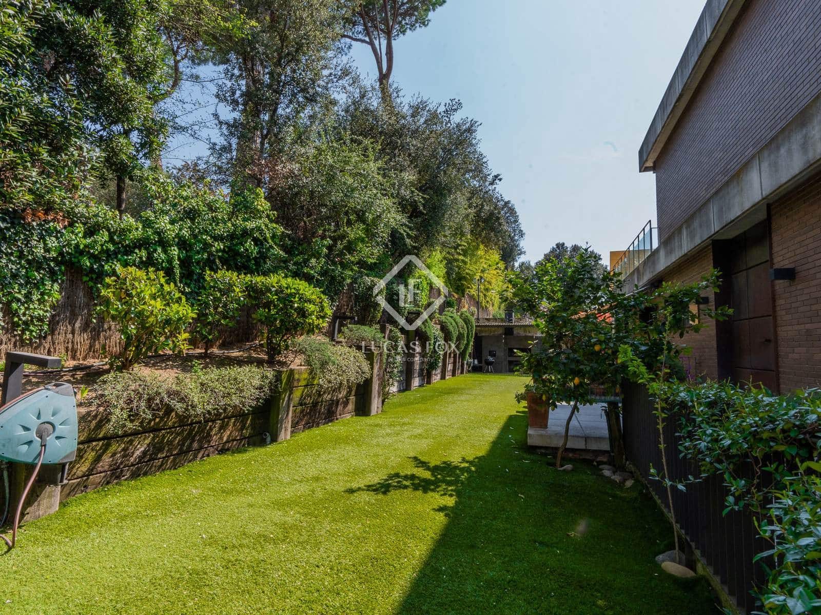 5 soveværelse Villa til salg i Girona by med swimmingpool garage - € 1.750.000 (Ref: 9013011)