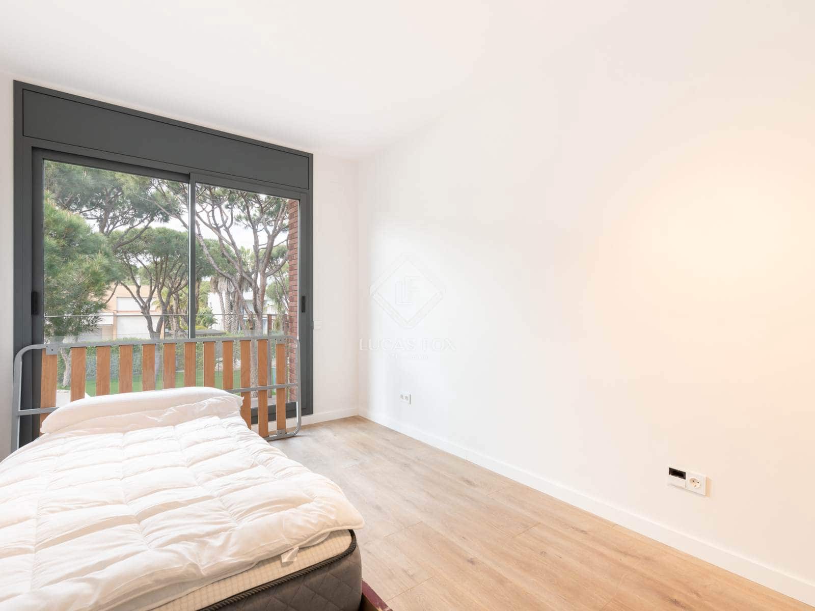 4 soveværelse Villa til leje i Gava med swimmingpool garage - € 6.800 (Ref: 9013317)