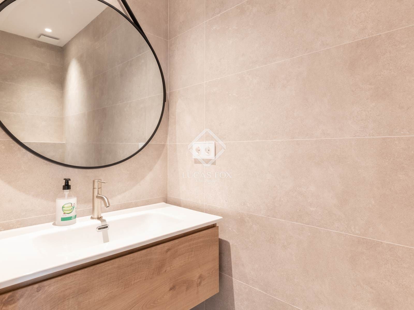 4 soveværelse Villa til leje i Gava med swimmingpool garage - € 6.800 (Ref: 9013317)