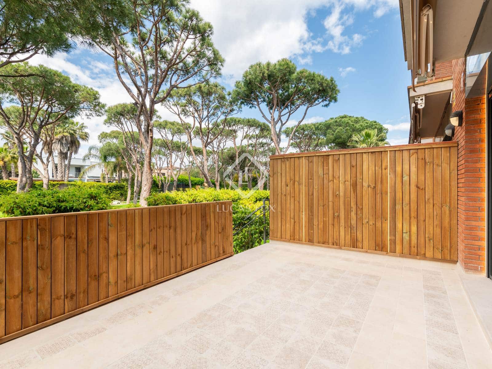 4 soveværelse Villa til leje i Gava med swimmingpool garage - € 6.800 (Ref: 9013317)