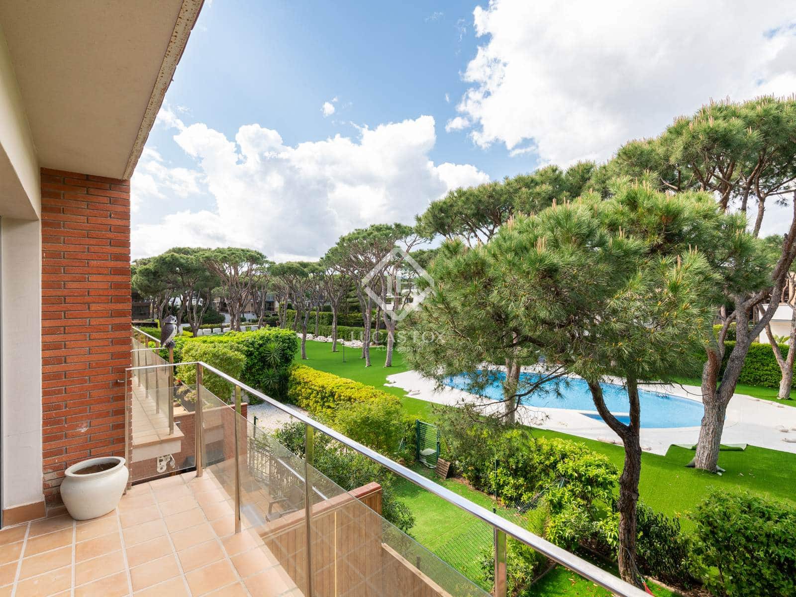 4 soveværelse Villa til leje i Gava med swimmingpool garage - € 6.800 (Ref: 9013317)