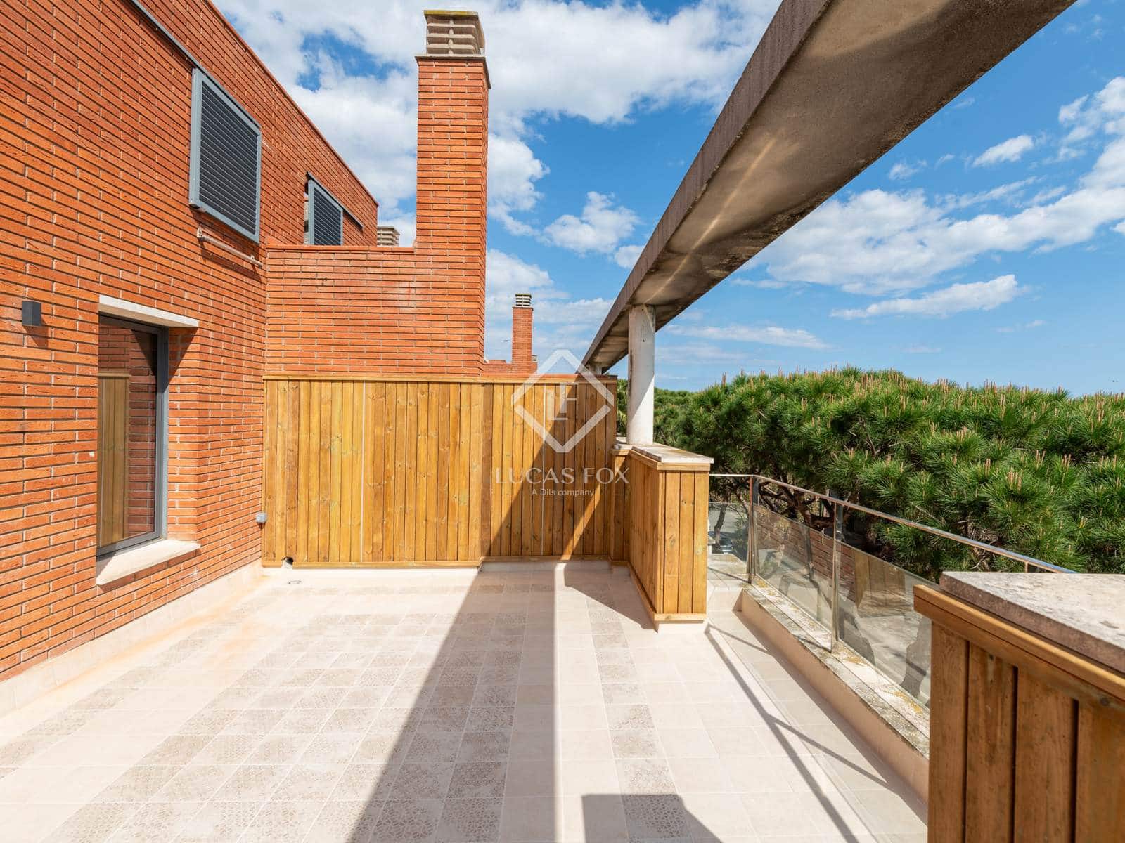 4 soveværelse Villa til leje i Gava med swimmingpool garage - € 6.800 (Ref: 9013317)