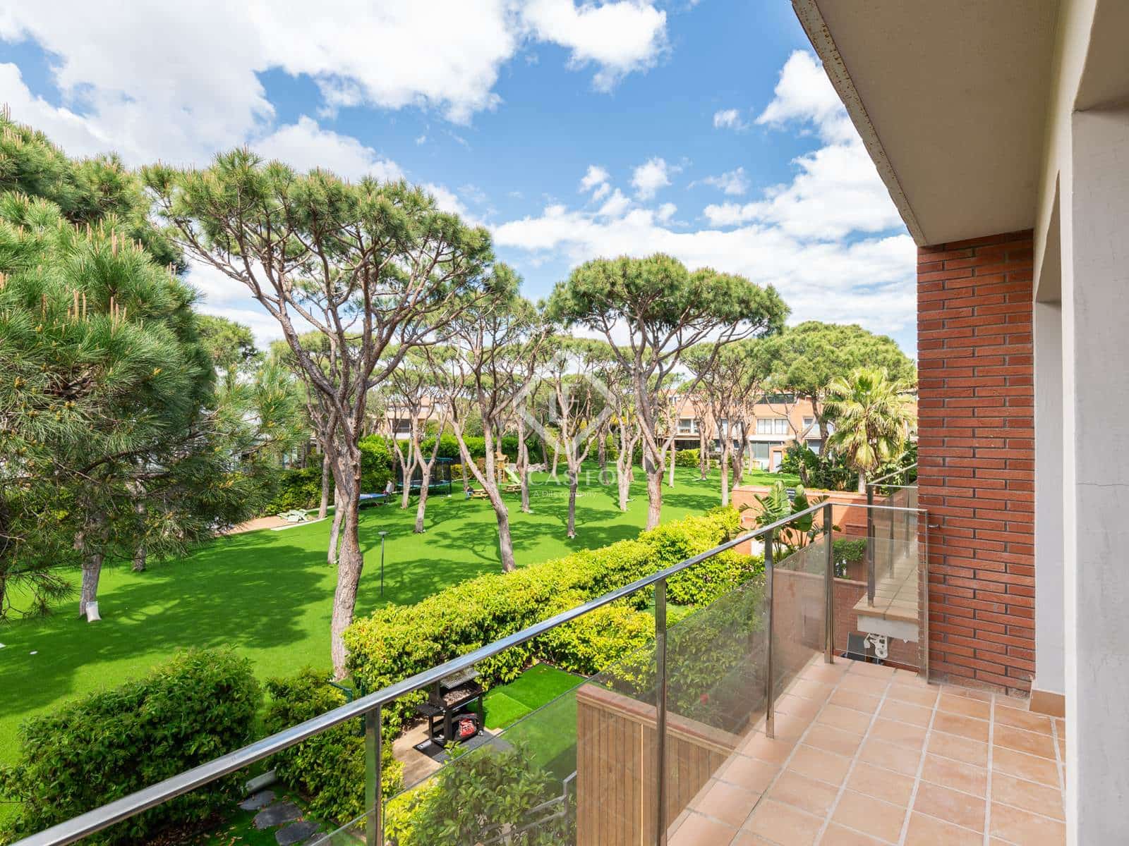 4 soveværelse Villa til leje i Gava med swimmingpool garage - € 6.800 (Ref: 9013317)