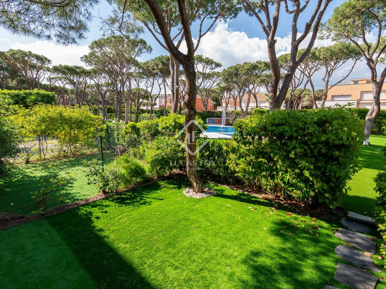 4 soveværelse Villa til leje i Gava med swimmingpool garage - € 6.800 (Ref: 9013317)