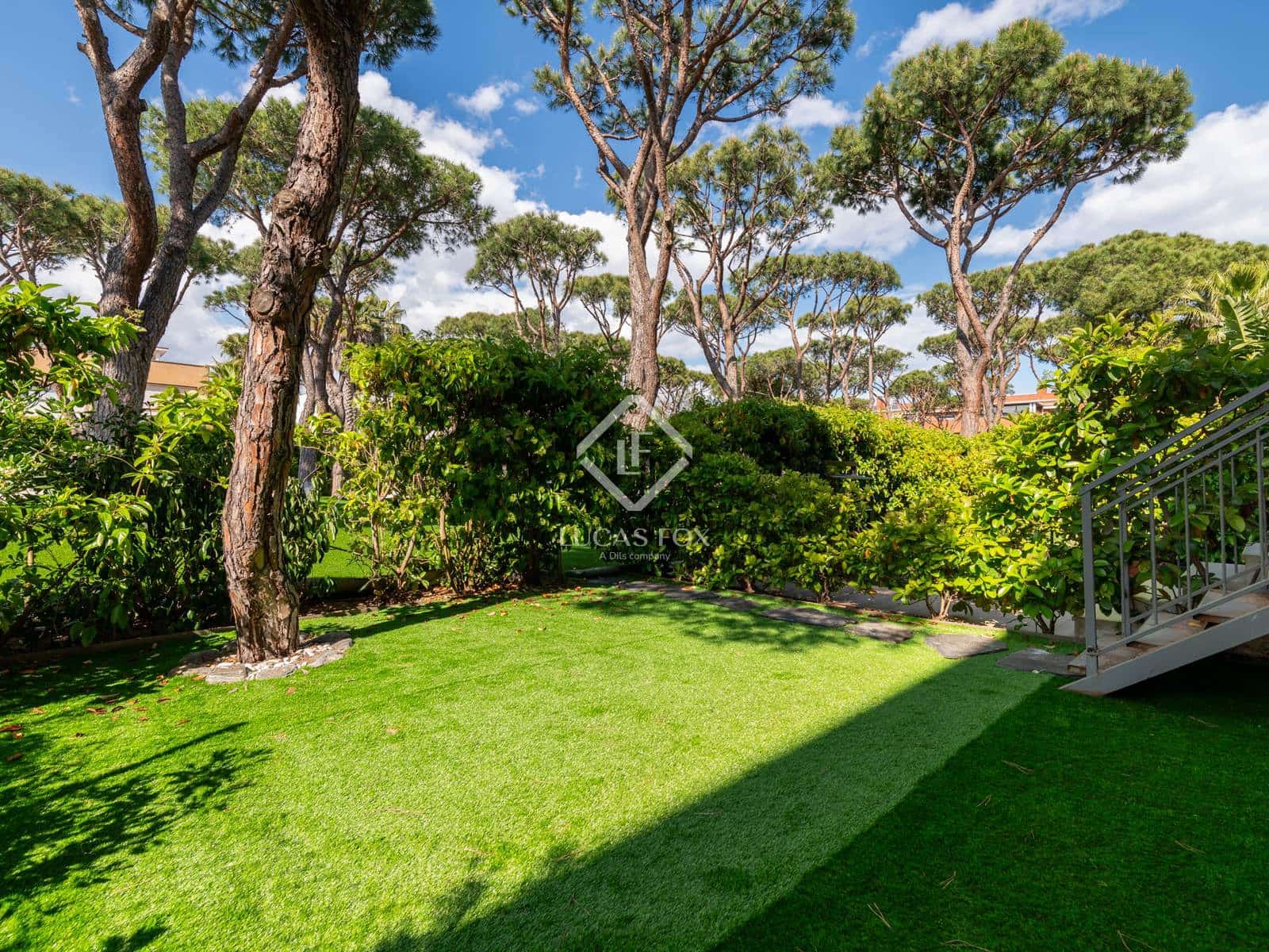 4 soveværelse Villa til leje i Gava med swimmingpool garage - € 6.800 (Ref: 9013317)