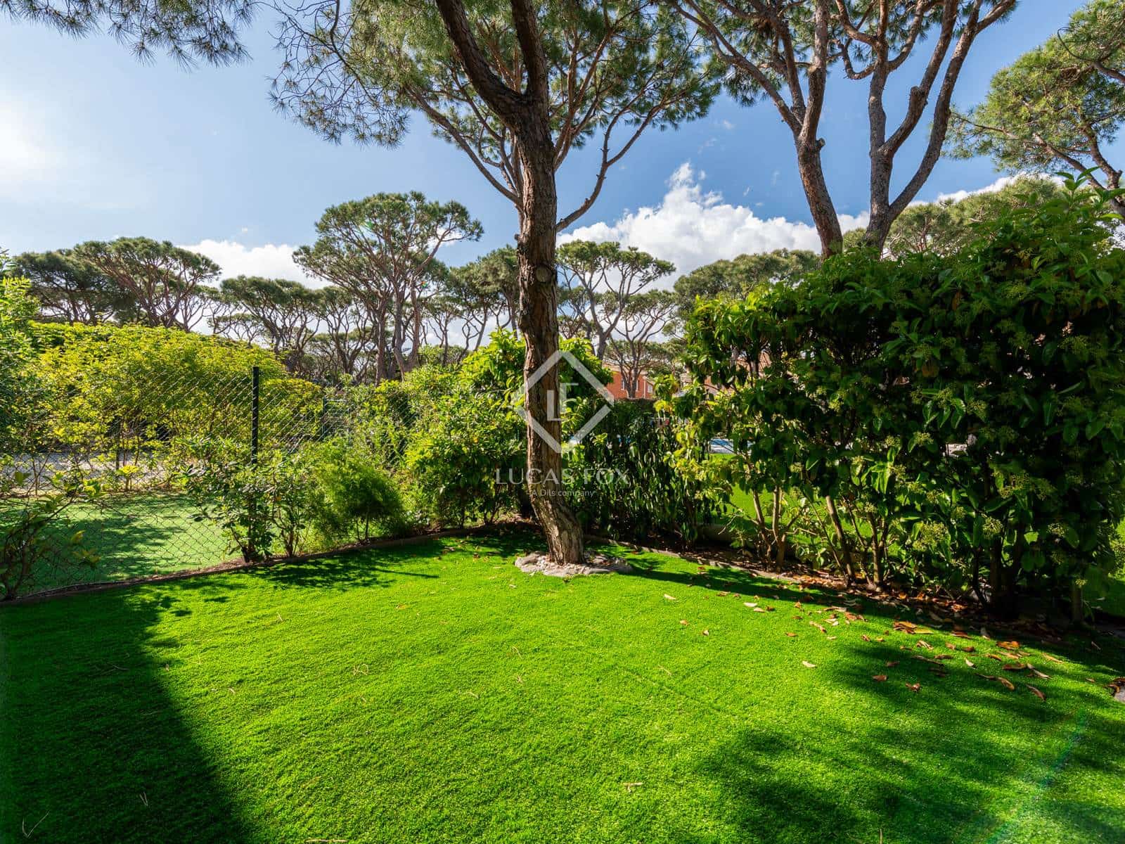 4 soveværelse Villa til leje i Gava med swimmingpool garage - € 6.800 (Ref: 9013317)