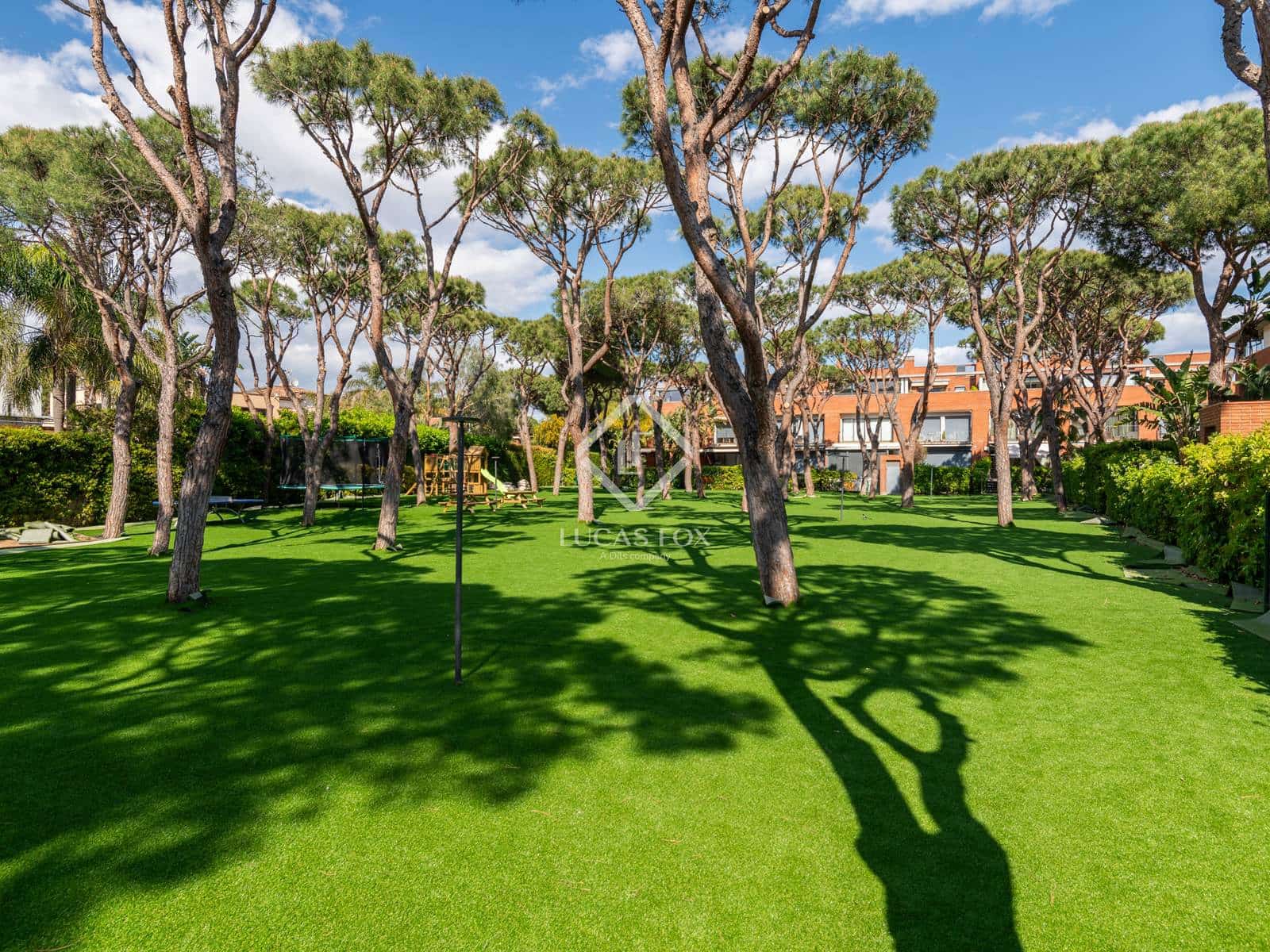 4 soveværelse Villa til leje i Gava med swimmingpool garage - € 6.800 (Ref: 9013317)