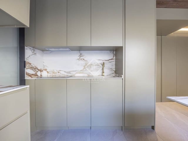 1 bedroom Office for sale in Valencia city - € 430,000 (Ref: 9019236)