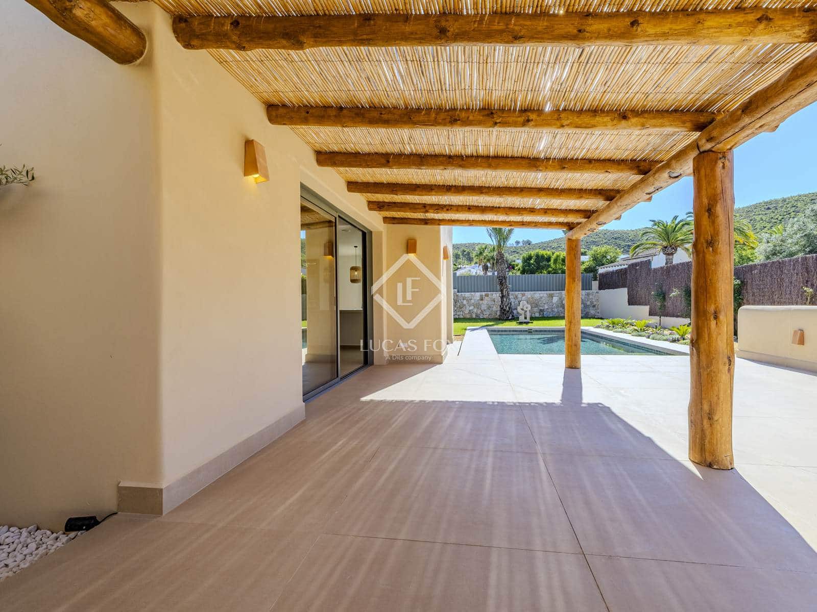 3 sypialnia Willa na sprzedaż w Javea / Xabia z basenem garażem - 1 375 000 € (Ref: 9019237)