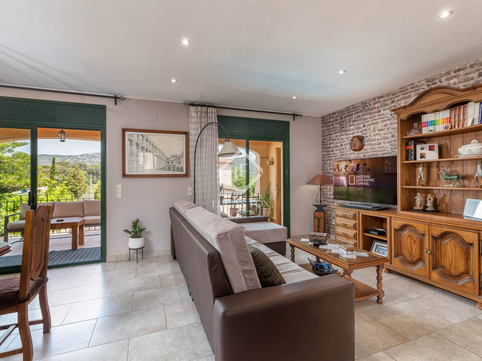 4 sypialnia Willa na sprzedaż w S'Agaro z basenem garażem - 625 000 € (Ref: 9019470)