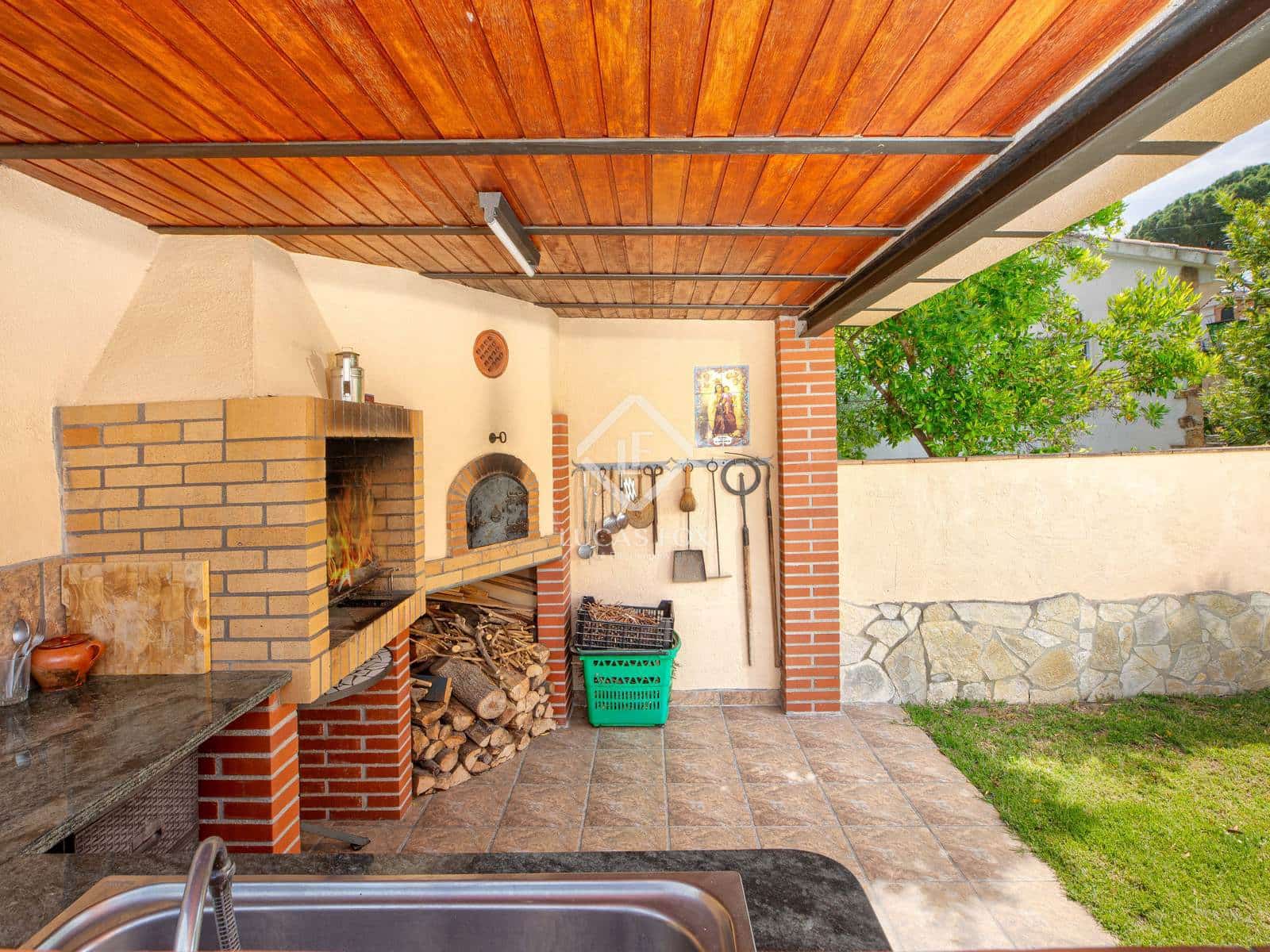 4 sypialnia Willa na sprzedaż w S'Agaro z basenem garażem - 625 000 € (Ref: 9019470)