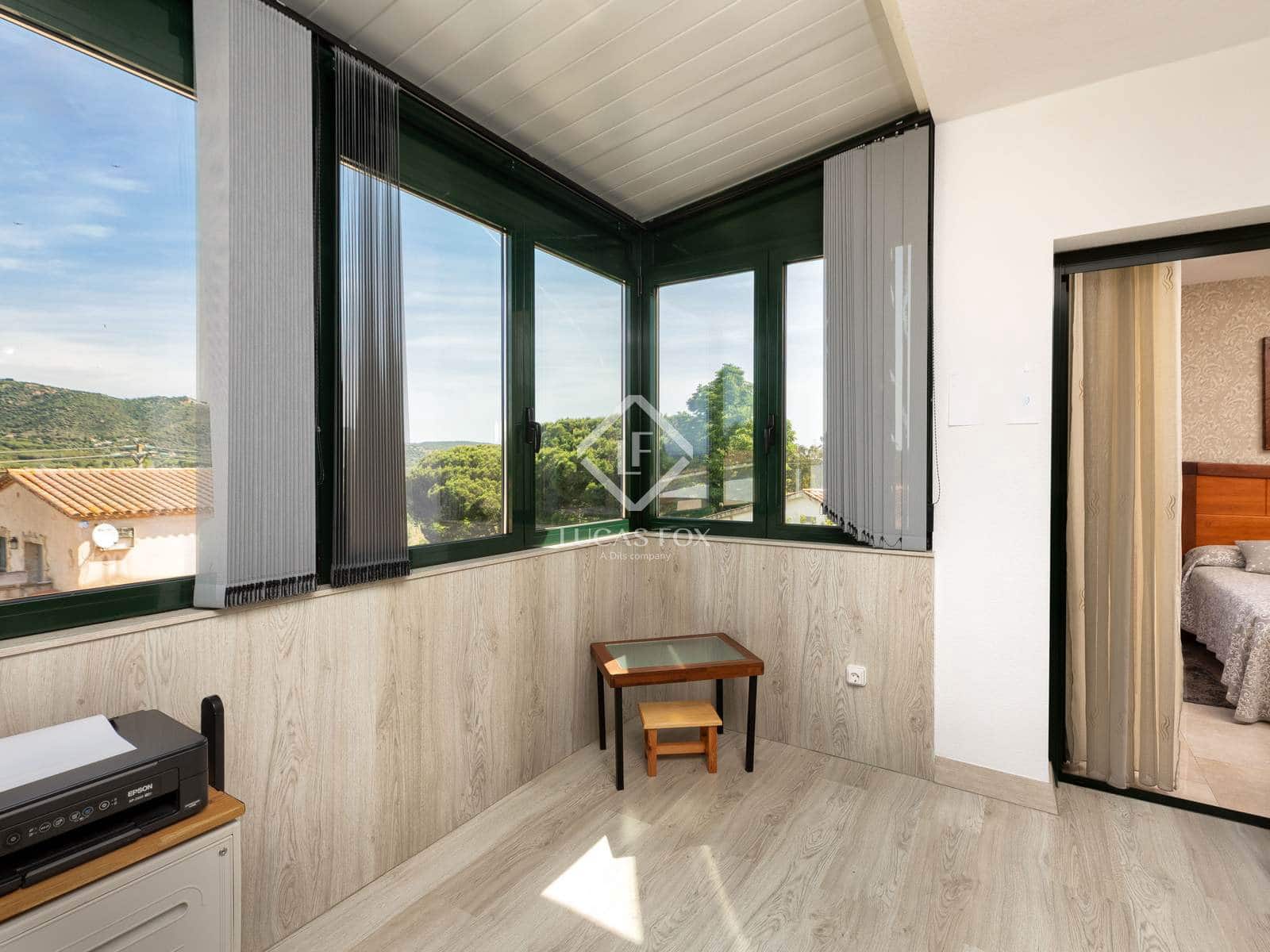 4 sypialnia Willa na sprzedaż w S'Agaro z basenem garażem - 625 000 € (Ref: 9019470)