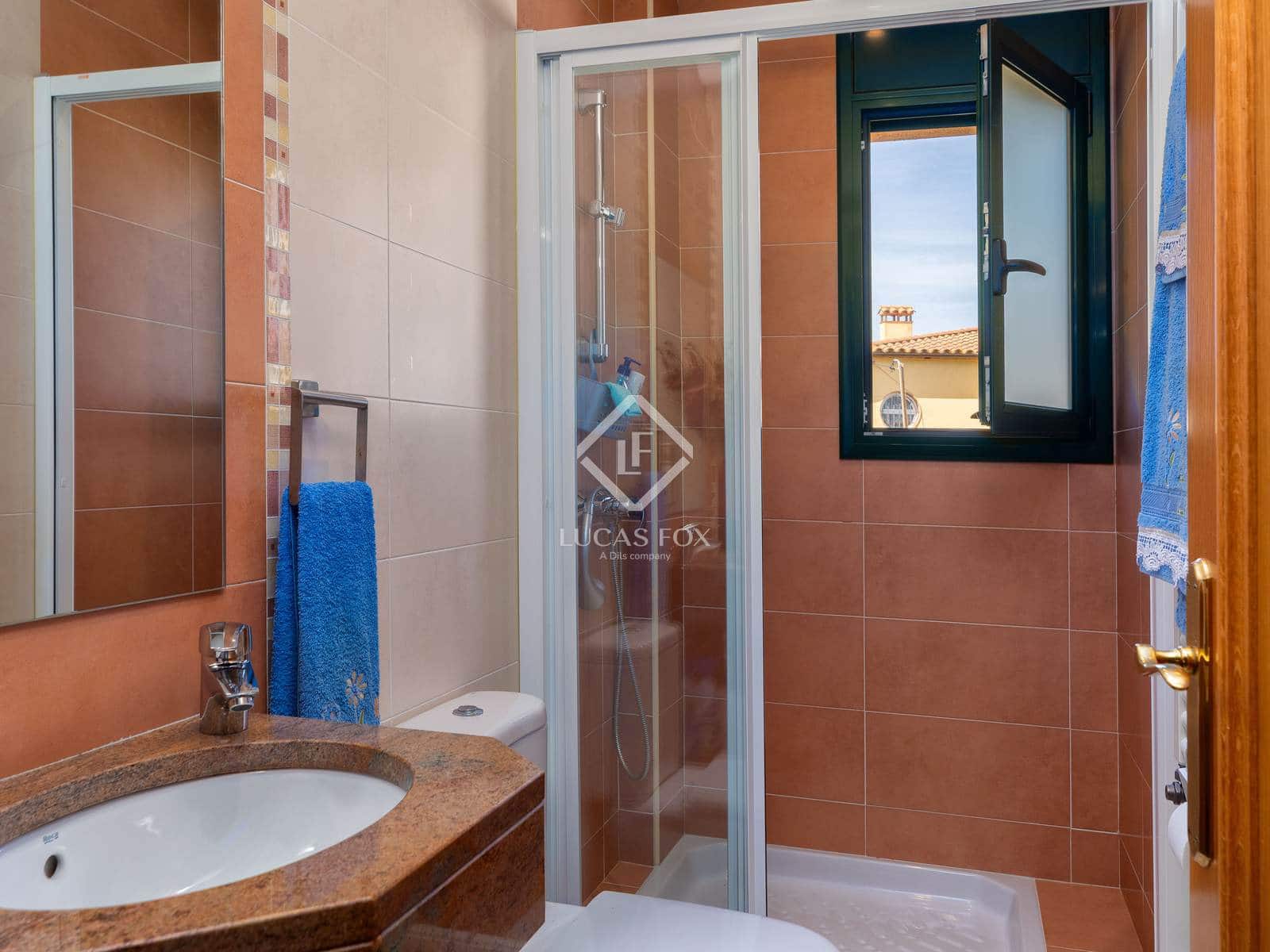 4 sypialnia Willa na sprzedaż w S'Agaro z basenem garażem - 625 000 € (Ref: 9019470)