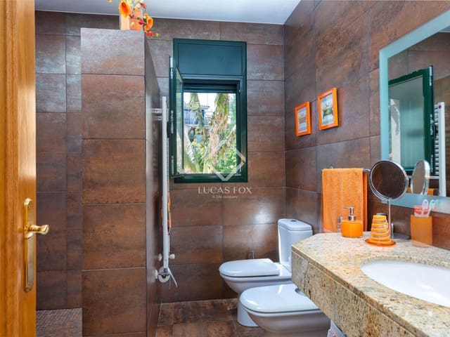 4 chambre Villa/Maison à vendre à S'Agaro, Castell-Platja d'Aro avec piscine garage - 625 000 € (Ref: 9019470)